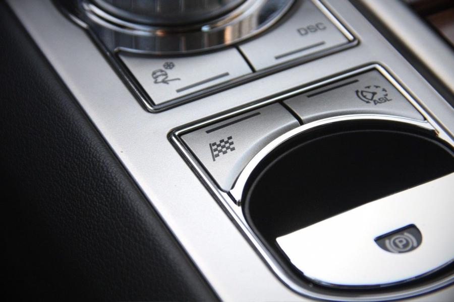  Jaguar XF 2008 года  (фото 142 из 175)